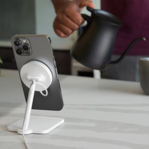 Fort+Charging+Stand+for+iPhone+12